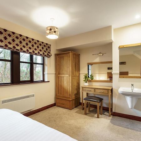 2 Bedroom Lake District Cottage At Windermere Marina Village 鲍内斯温德米尔 外观 照片