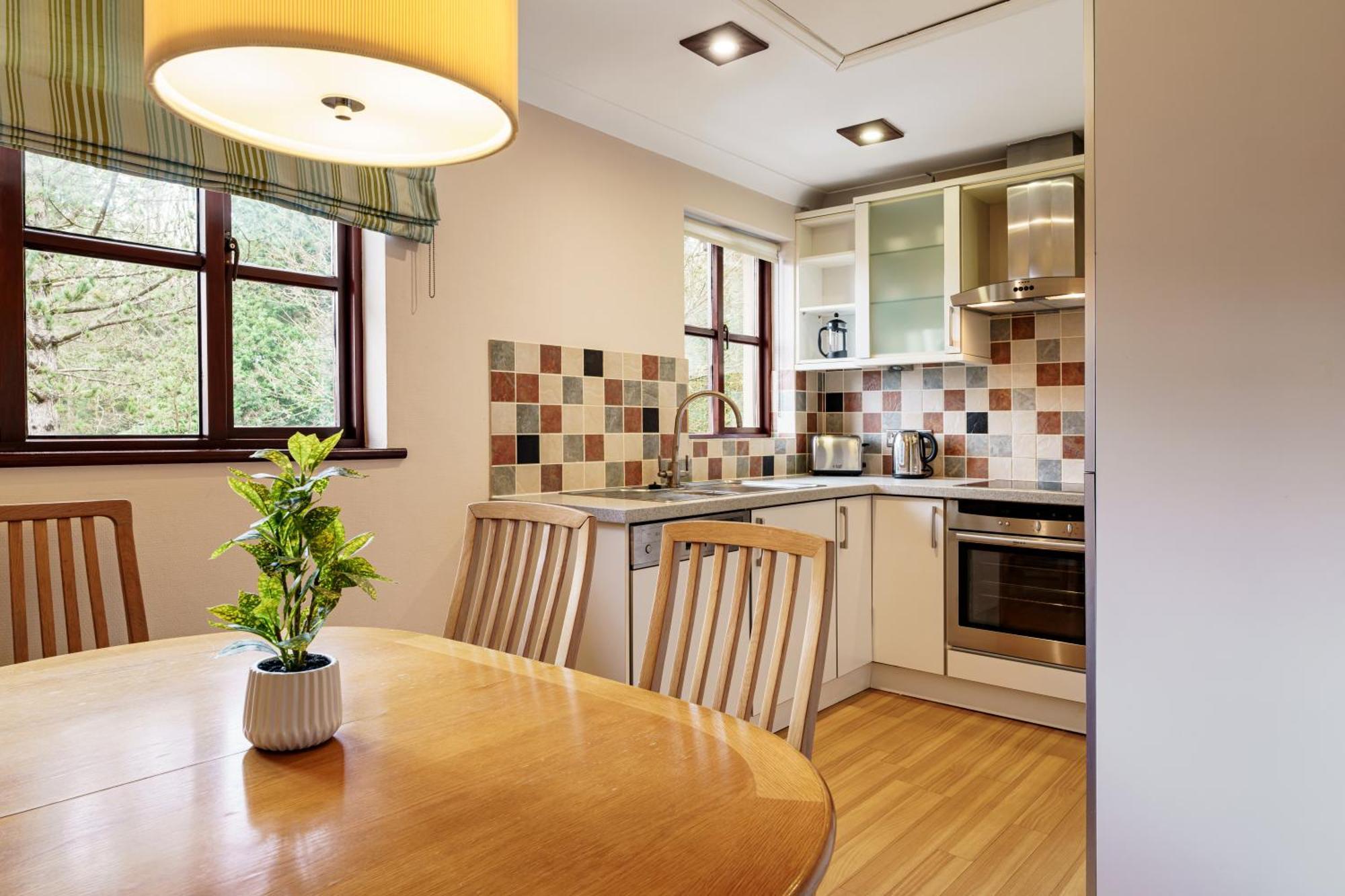 2 Bedroom Lake District Cottage At Windermere Marina Village 鲍内斯温德米尔 外观 照片