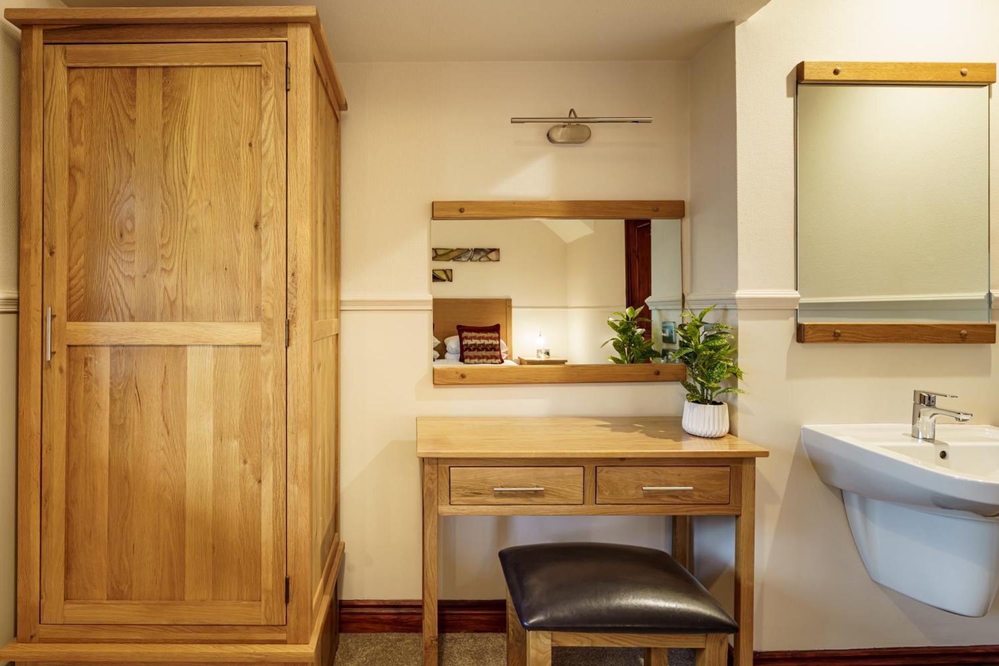 2 Bedroom Lake District Cottage At Windermere Marina Village 鲍内斯温德米尔 外观 照片